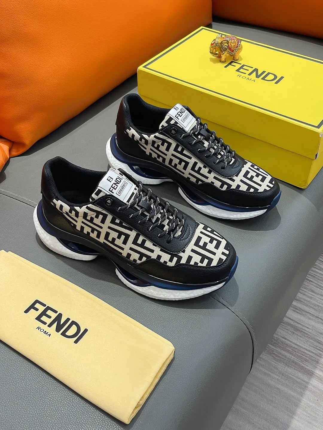 Men's shoes FENDI "Fendi" P440 Regular size: 38-44 (casual shoes) Product materials: Selected cowhide upper, soft sheepskin lining; original outsole.